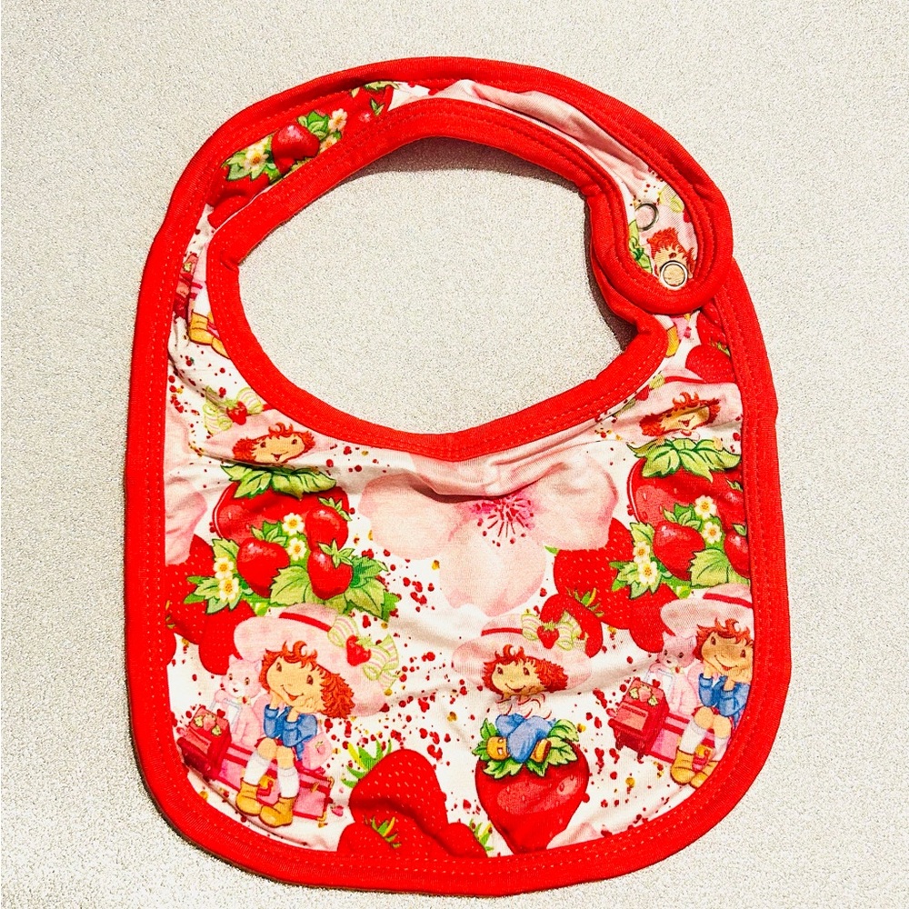 BAMBOO Bib Strawberry Shortcake Design